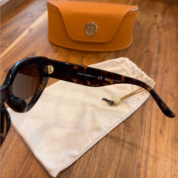 Tory Burch Sunglasses - Picture 4 of 5